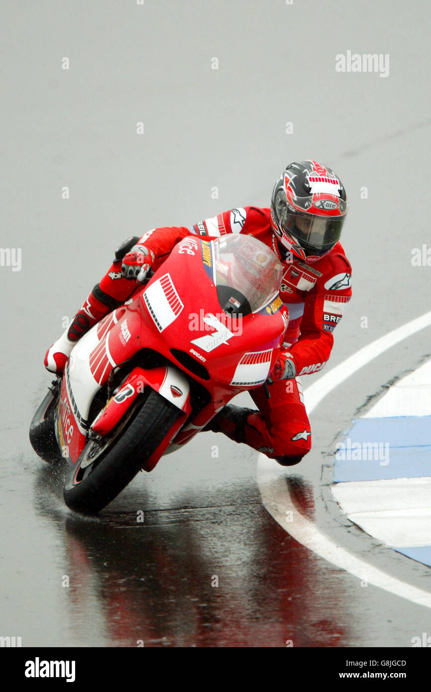Motociclismo - Gran Premio di Gran Bretagna - Moto GP - gara - Donnington Park. Carlos Checa, Team Ducati Marlboro Foto Stock