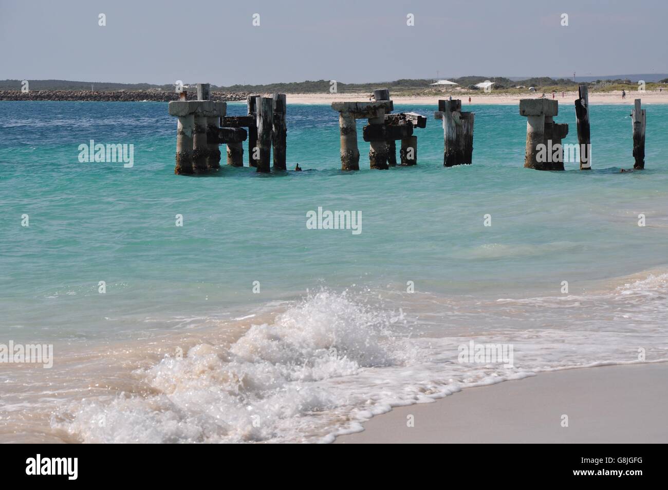 Vecchio molo abbandonate rovine nel turchese Oceano Indiano seascape a Jurien Bay in Western Australia. Foto Stock