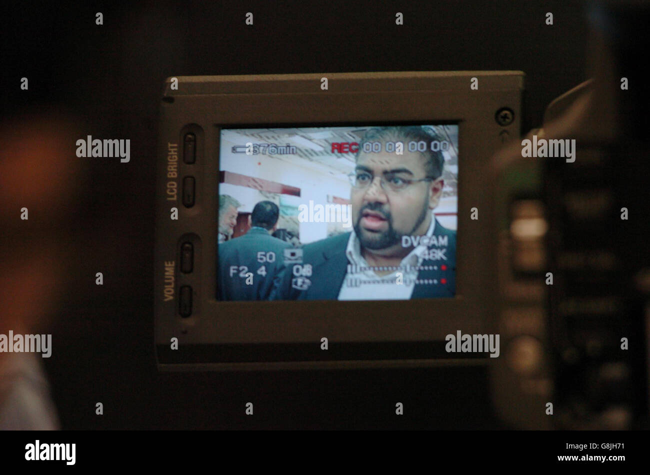 Il dottor Imran Waheed è stato intervistato all'interno del Royal National Hotel, prima di parlare al meeting di emergenza nazionale del partito politico islamico radicale Hizb ut-Tahrir. Più di mille musulmani hanno partecipato all'evento dal titolo "fare la pace contro Bush e la politica estera di Blair non è terrorismo”, in cui i delegati sono stati invitati oggi a continuare a parlare contro la politica estera britannica dopo gli attentati di Londra. Foto Stock