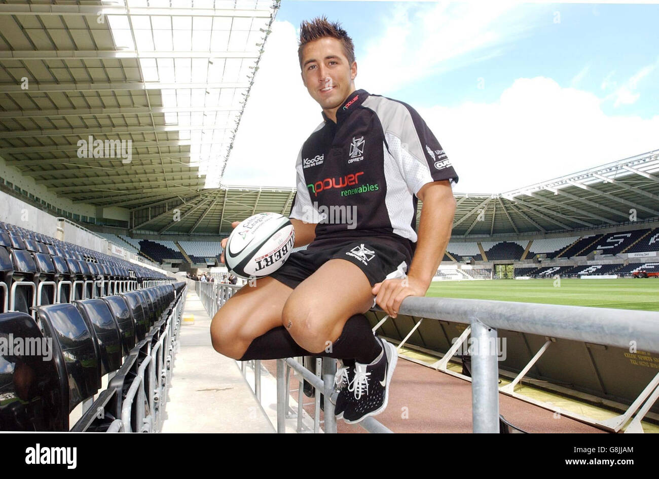 Rugby Union - Neath Swansea Ospreys Press Conference - Osprey Grounds. Gavin Henson si pone per i media durante il lancio del kit Neath-Swansea Ospreys. Foto Stock