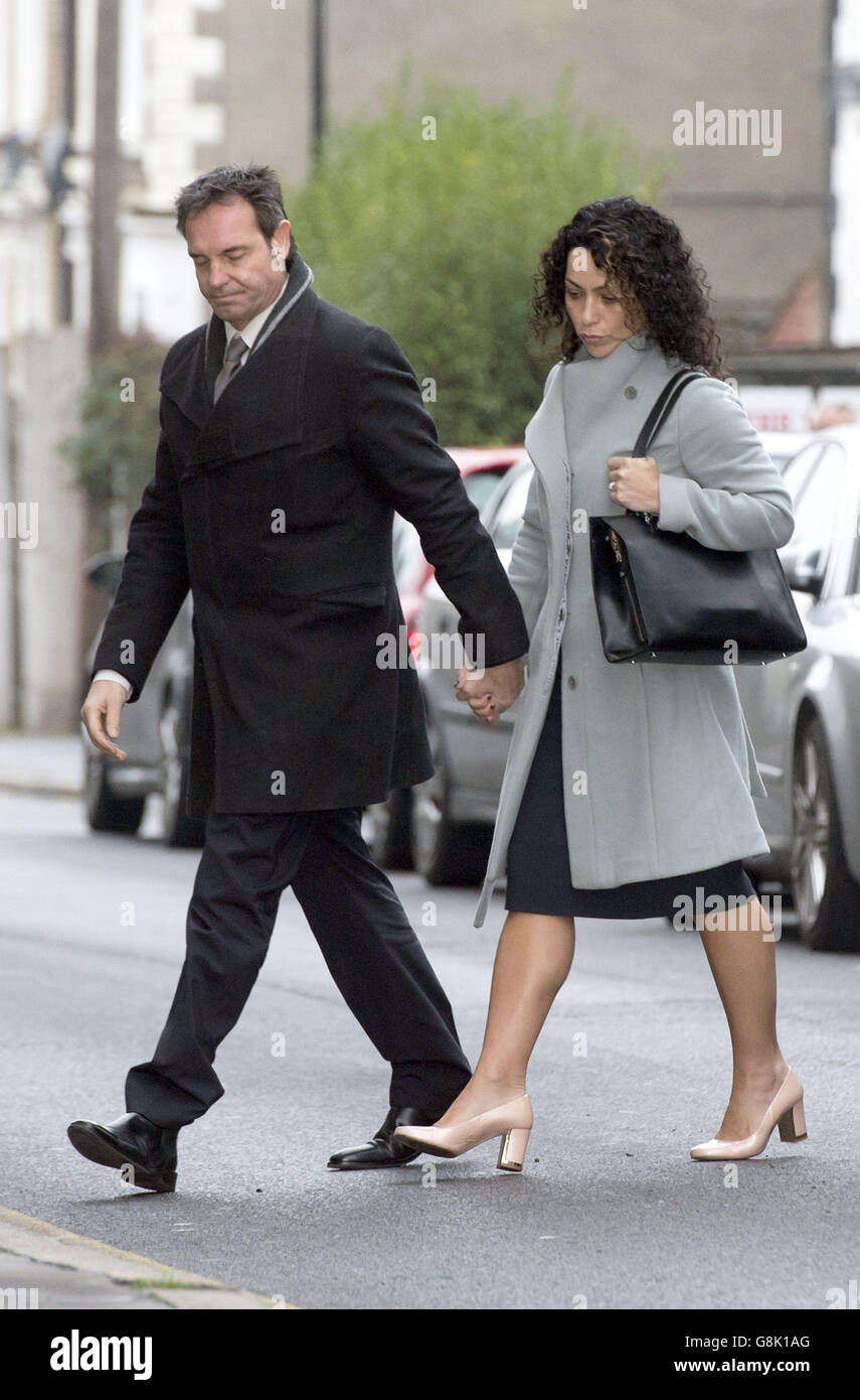 EVA Carneiro arriva al Croydon Employment Tribunal per una prima audizione preliminare con suo marito Jason De Carteret, in quanto sostiene un licenziamento costruttivo contro Chelsea e ha anche un caso separato ma collegato contro l'ex manager Jose Mourinho per presunta vittimizzazione e discriminazione. Foto Stock