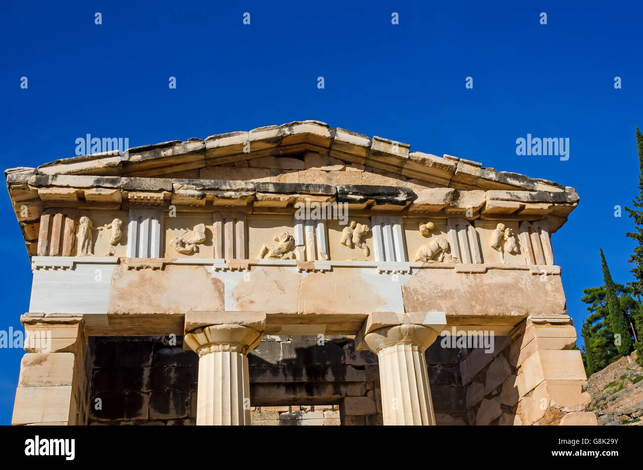 Dettaglio Tesoro degli Atenesi fregio dorico sito archeologico di Delfi Grecia Foto Stock