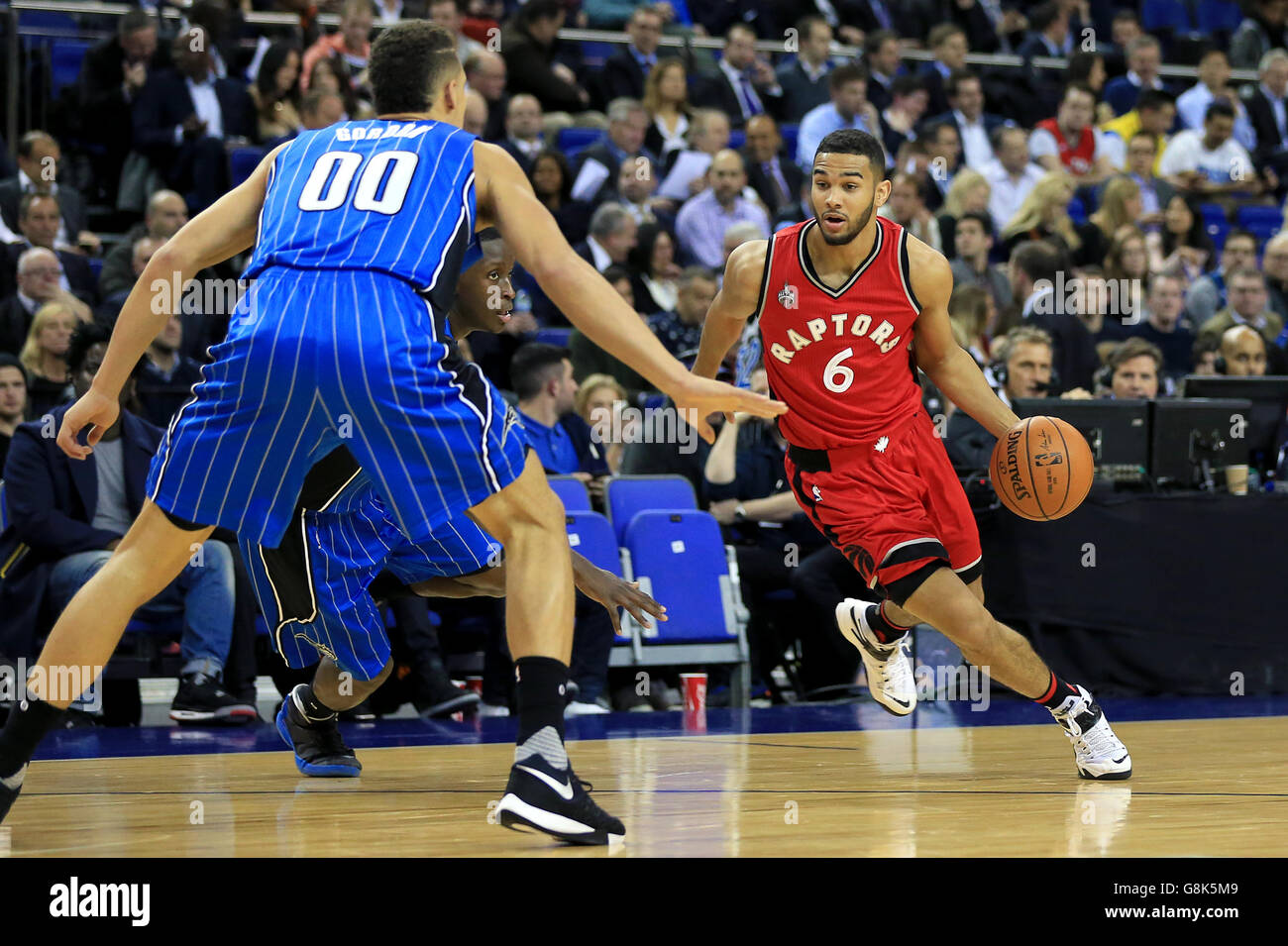 Orlando Magic v Toronto Raptors - NBA Global Games - O2 Arena. Toronto Raptors' Cory Joseph (a destra) in azione durante la partita NBA Global Games alla O2 Arena di Londra. Foto Stock