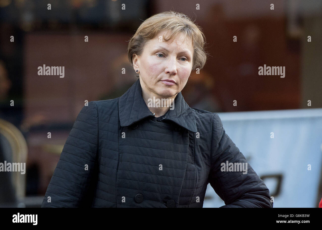 Marina Litvinenko, la moglie dell'ex spia russa Alexander Litvinenko, arriva all'Home Office di Londra per un incontro con il Segretario dell'interno Theresa May. Foto Stock