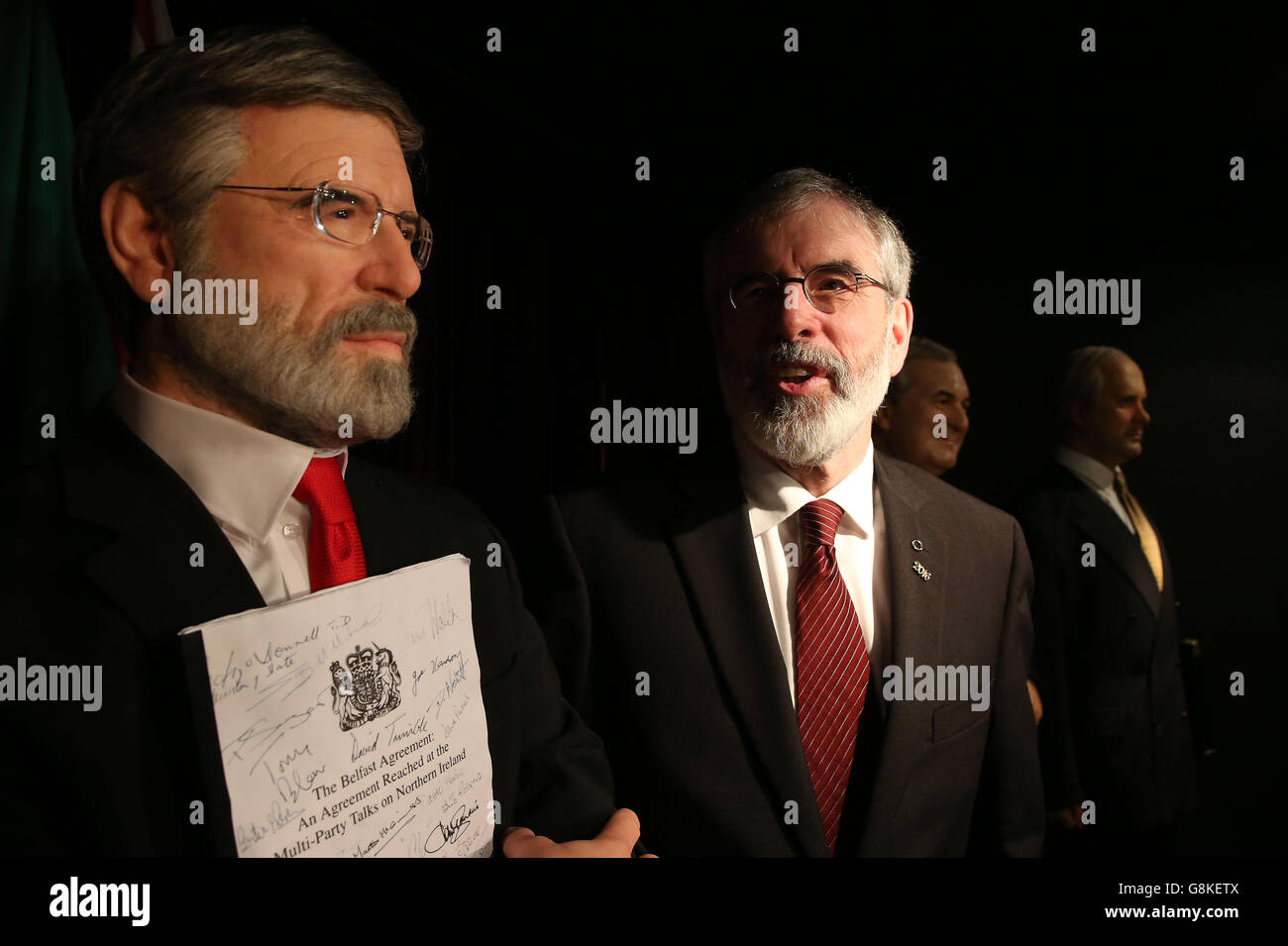 Gerry Adams, leader del Sinn Fein, svela una ceretta di se stesso al Wax Museum Plus di Dublino. Foto Stock