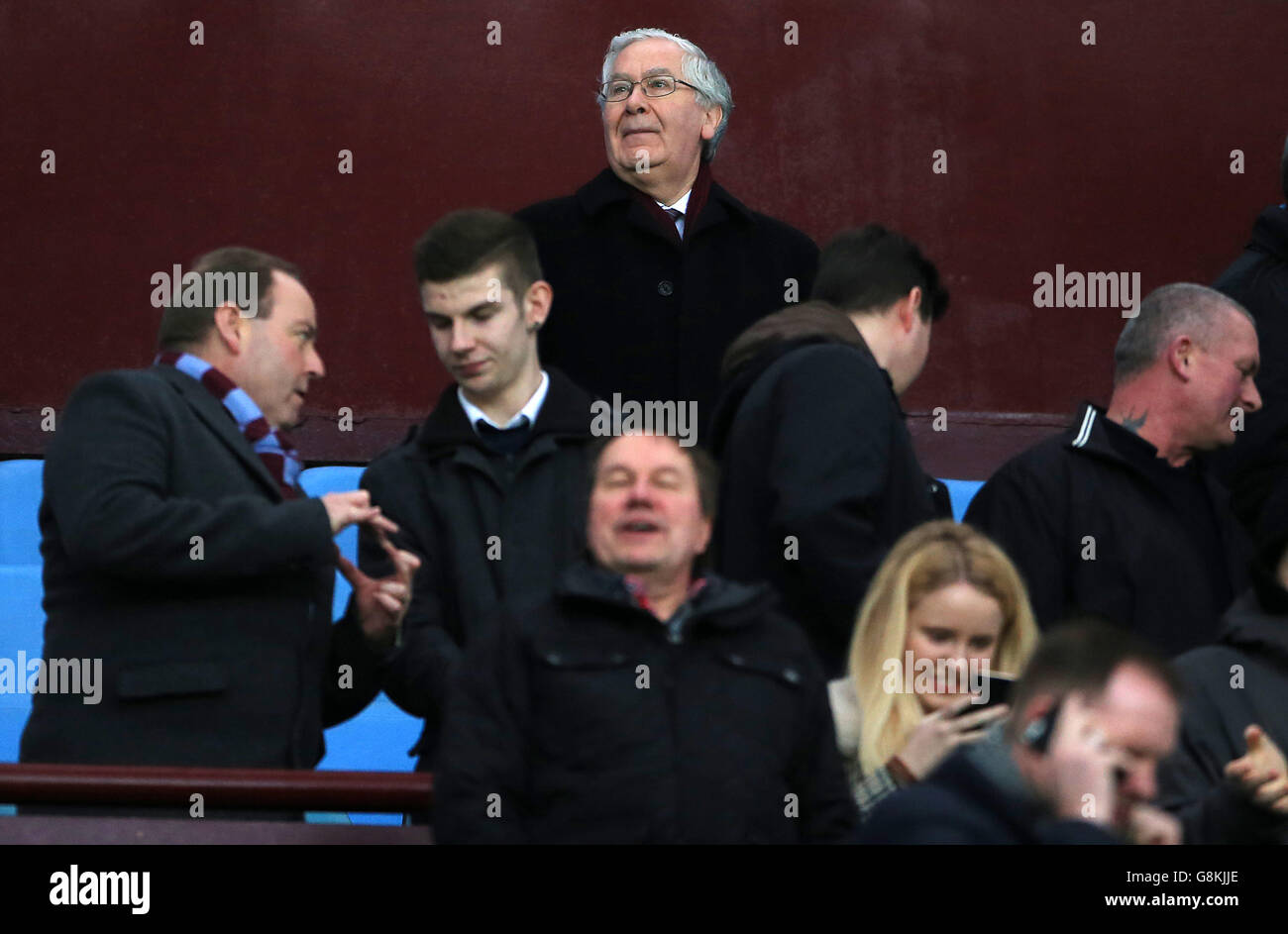 Il nuovo direttore di Aston Villa, Mervyn King, si trova negli stand durante la partita Barclays Premier League a Villa Park, Birmingham. Foto Stock