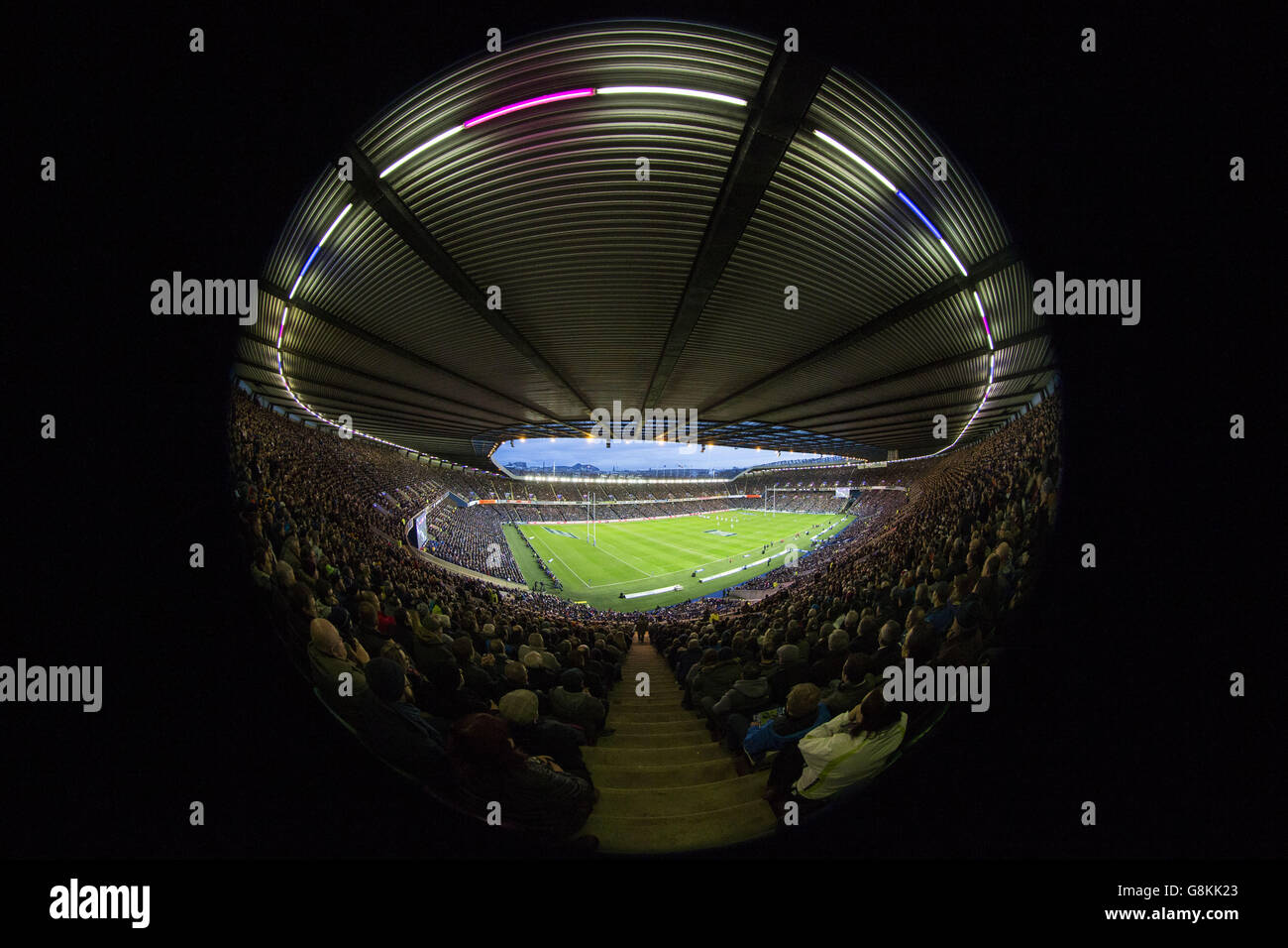 Vista generale dell'azione durante la partita delle sei Nazioni del 2016 presso il BT Murrayfield Stadium di Edimburgo. PREMERE ASSOCIAZIONE foto. Data immagine: Sabato 6 febbraio 2016. Vedi la storia della PA RUGBYU Scozia. Il credito fotografico dovrebbe essere: Danny Lawson/PA Wire. RESTRIZIONI: Solo per uso editoriale, nessun uso commerciale senza previa autorizzazione, si prega di contattare PA Images per ulteriori informazioni: Tel: +44 (0) 115 8447447. Foto Stock