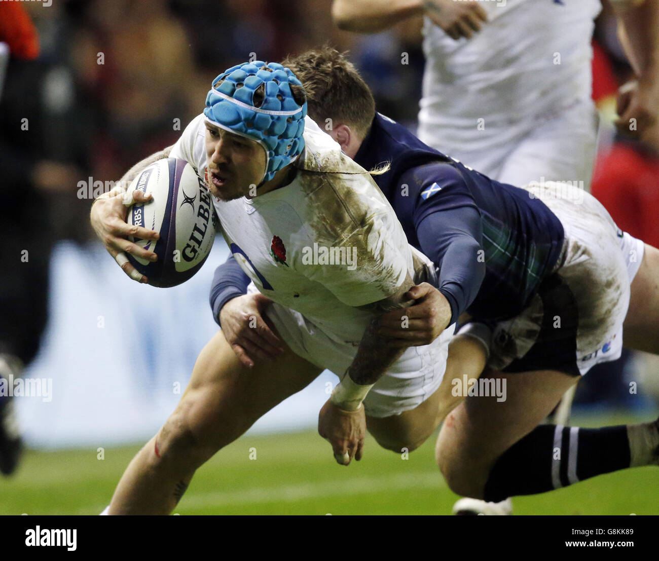 L'inglese Jack Nowell segna il secondo tentativo del suo fianco durante la partita RBS Six Nations del 2016 al BT Murrayfield Stadium di Edimburgo. PREMERE ASSOCIAZIONE foto. Data immagine: Sabato 6 febbraio 2016. Vedi la storia della PA RUGBYU Scozia. Il credito fotografico dovrebbe essere: Danny Lawson/PA Wire. RESTRIZIONI: , Nessun uso commerciale senza previa autorizzazione, si prega di contattare PA Images per ulteriori informazioni: Tel: +44 (0) 115 8447447. Foto Stock