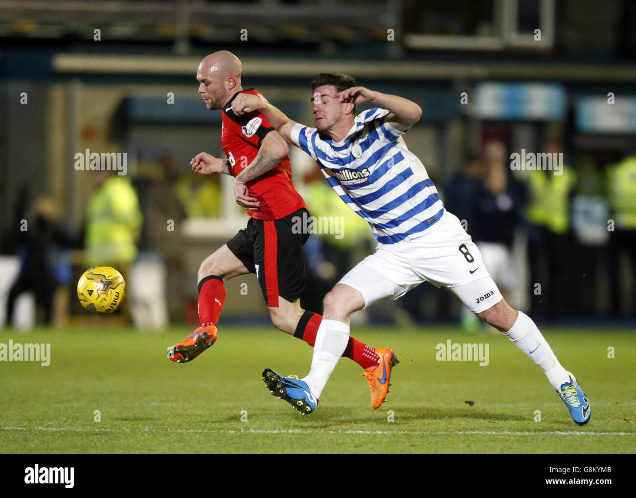 Rangers' Nicky Law (a sinistra) e Ross Forbes di Greenock Morton combattono per la palla durante la partita dei Labrokes Scottish Championship al Cappielow Park di Greenock. Foto Stock