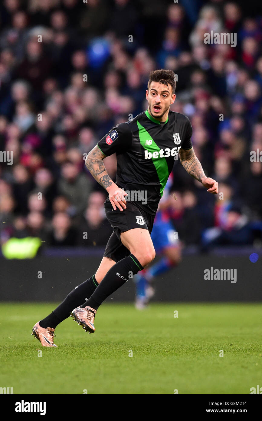 Stoke City's Mato Joselu durante la Emirates fa Cup, quarta partita al Selhurst Park, Londra. Foto Stock