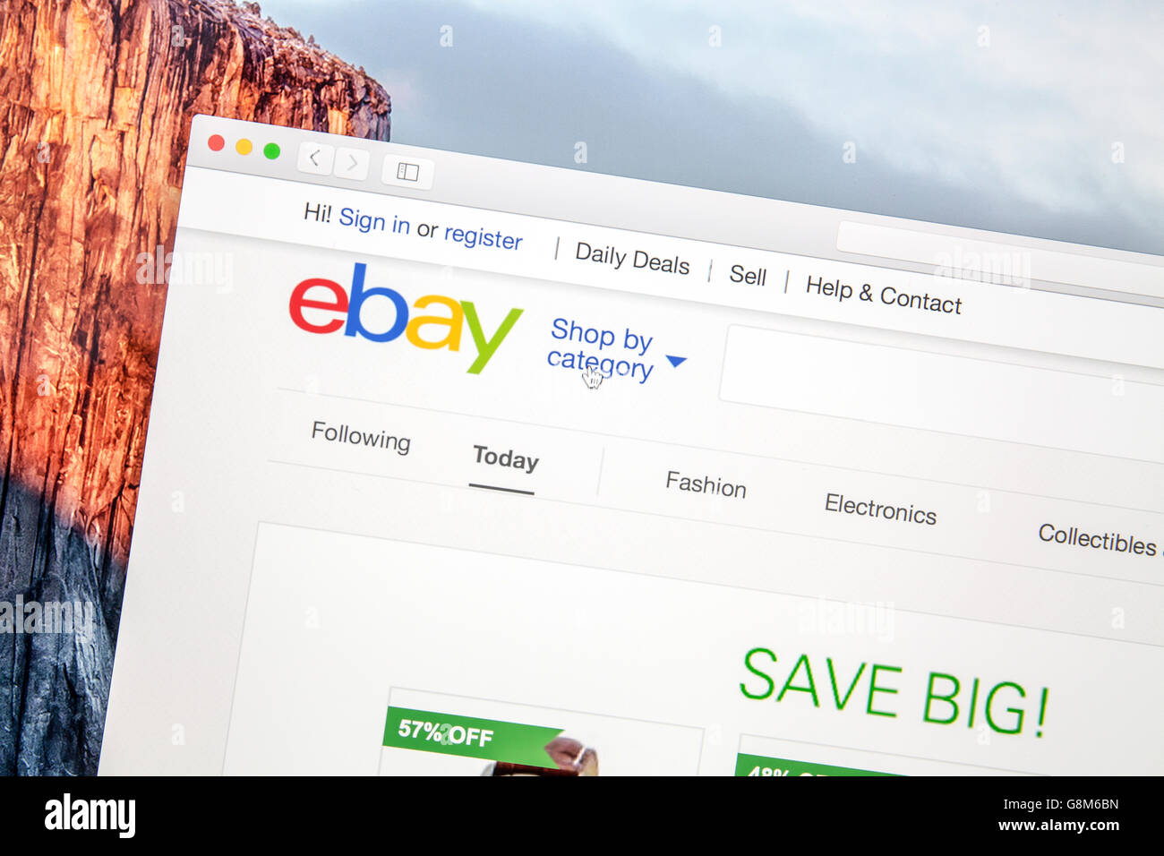 Sito web di Ebay sotto una lente di ingrandimento eBay è una multinazionale americana e azienda di e-commerce Foto Stock