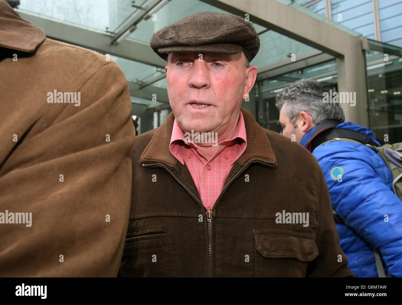 Il presunto ex capo dell'IRA Thomas Slab Murphy lascia il Tribunale penale speciale di Dublino, dove la sua condanna è stata rinviata per due settimane al febbraio 26 dopo essere stato condannato per nove accuse di evasione fiscale a seguito di un processo di 32 giorni. Foto Stock
