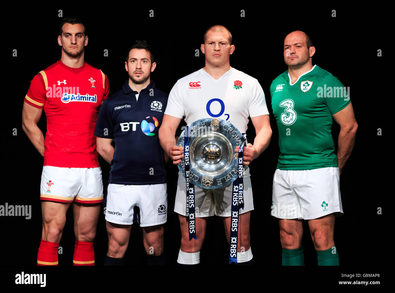 (Da sinistra a destra) capitano del Galles Sam Warburton, capitano della Scozia Greg Laidlaw, capitano dell'Inghilterra Dylan Hartley che tiene la Calcutta Cup e capitano dell'Irlanda Rory Best durante il lancio dei mezzi delle 6 Nazioni RBS all'Hurlingham Club, Londra. Foto Stock