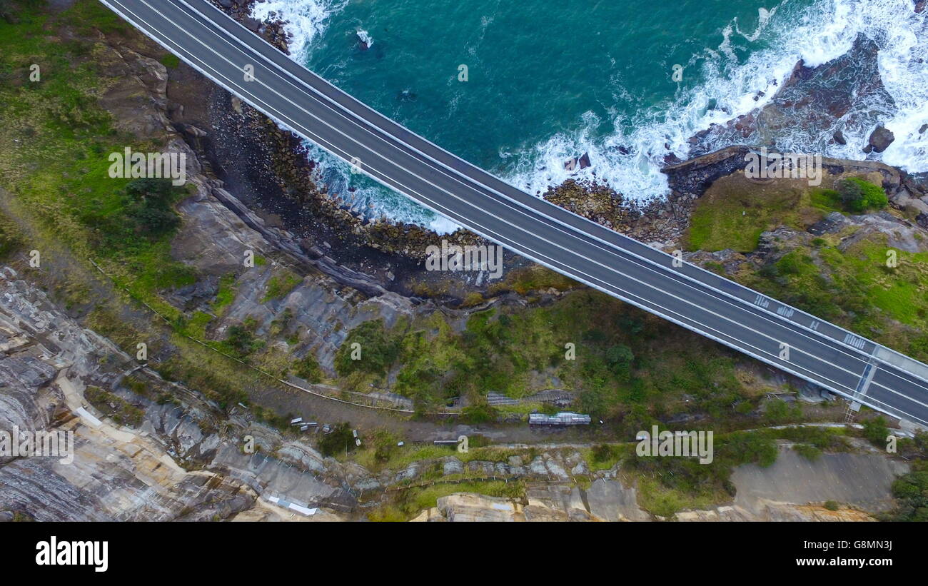 Il Sea Cliff Bridge è un equilibrato ponte a sbalzo situato nel nord della regione di Illawarra del Nuovo Galles del Sud, Australia. Foto Stock