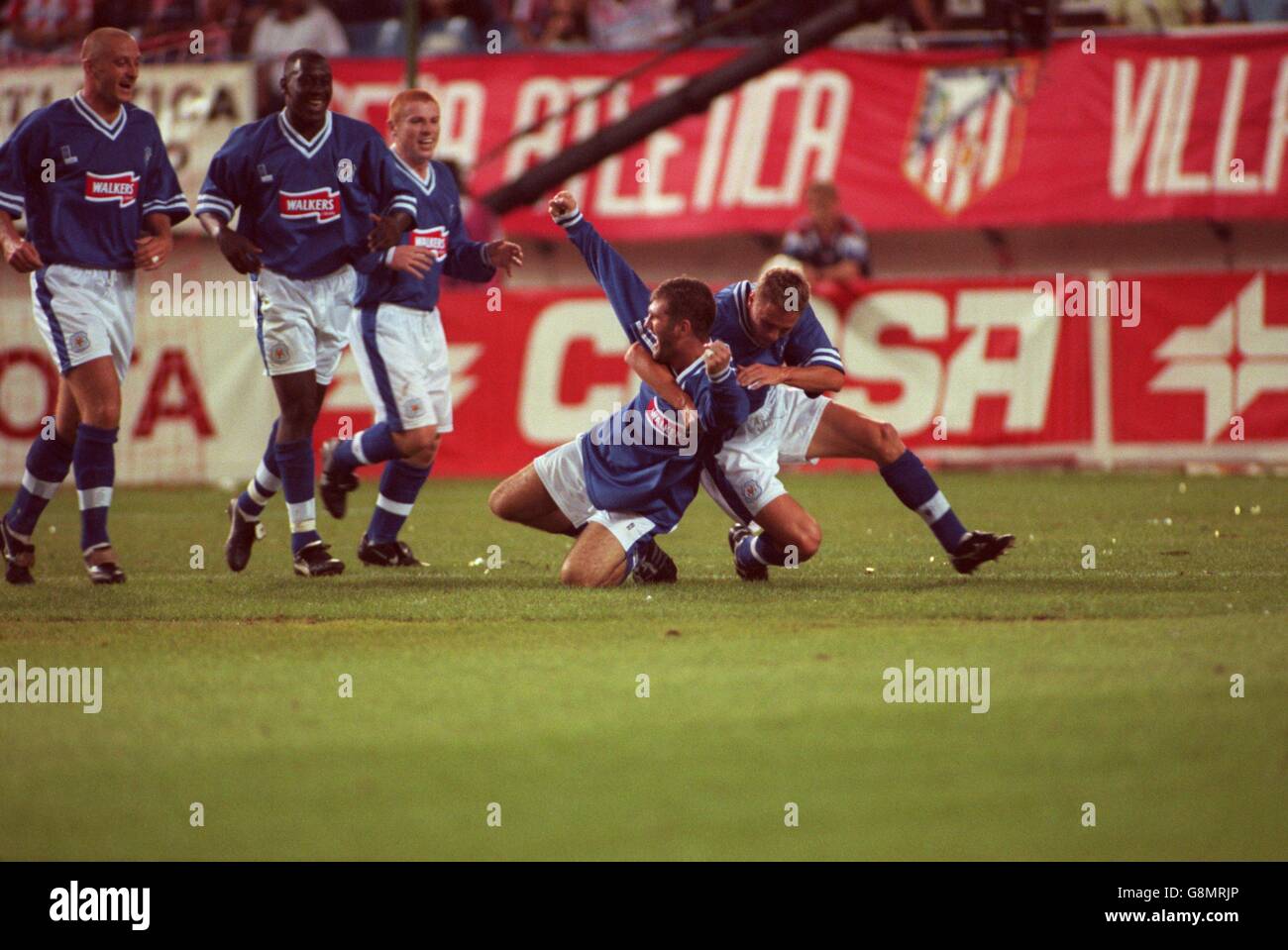 Ian Marshall di Leicester City (secondo da destra) celebra il suo obiettivo con i compagni di squadra (da sinistra a destra) Matt Elliott, Emile Heskey, Neil Lennon e Steve Guppy Foto Stock