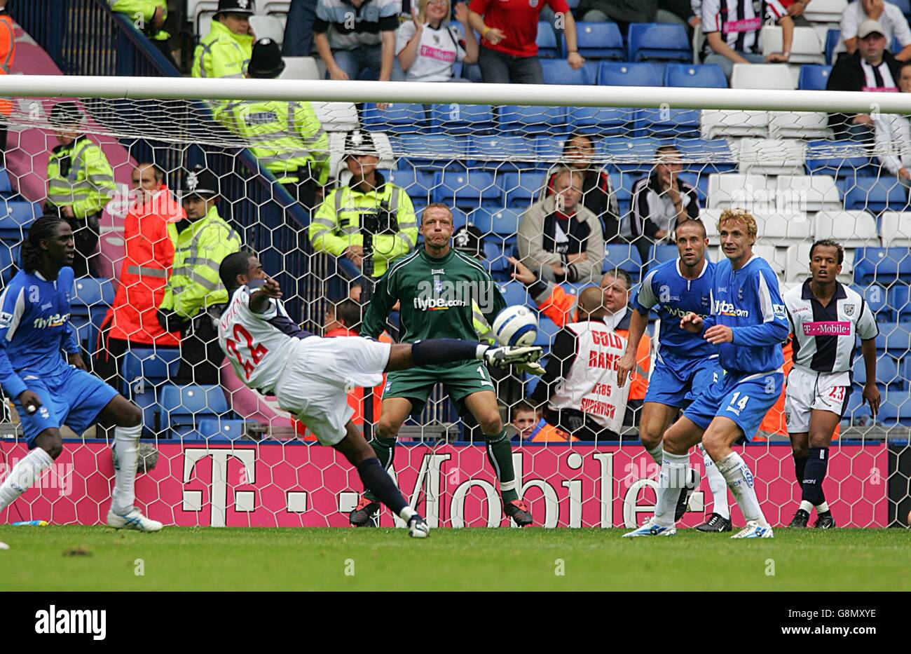 Calcio - fa Barclays Premiership - West Bromwich Albion / Birmingham City - The Hawthorns. Nathan Ellington di West Bromwich Albion non riesce a segnare con un volley Foto Stock