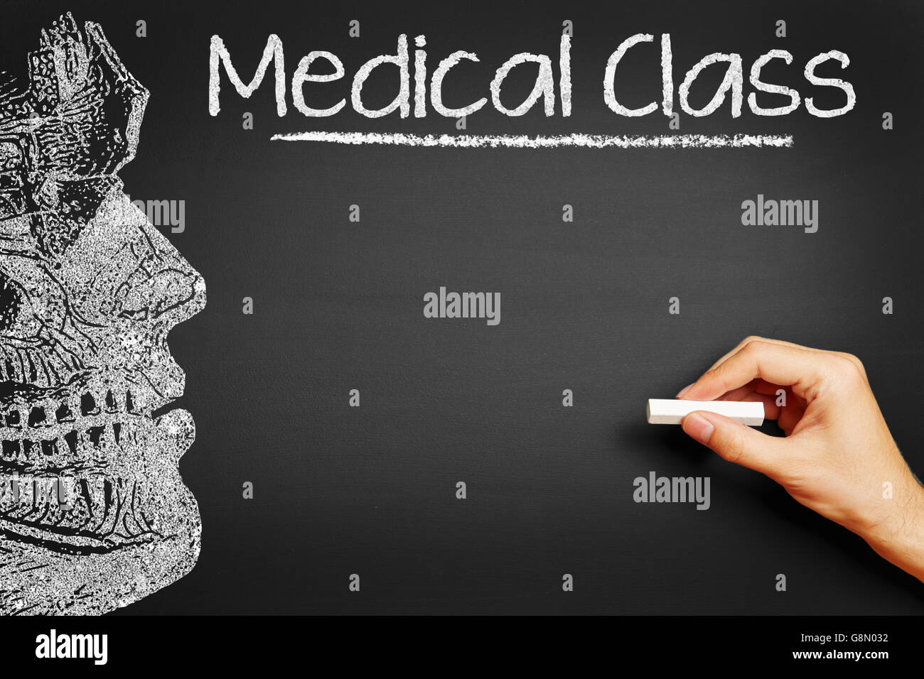 La scrittura a mano classe medica con gesso su una lavagna in università Foto Stock