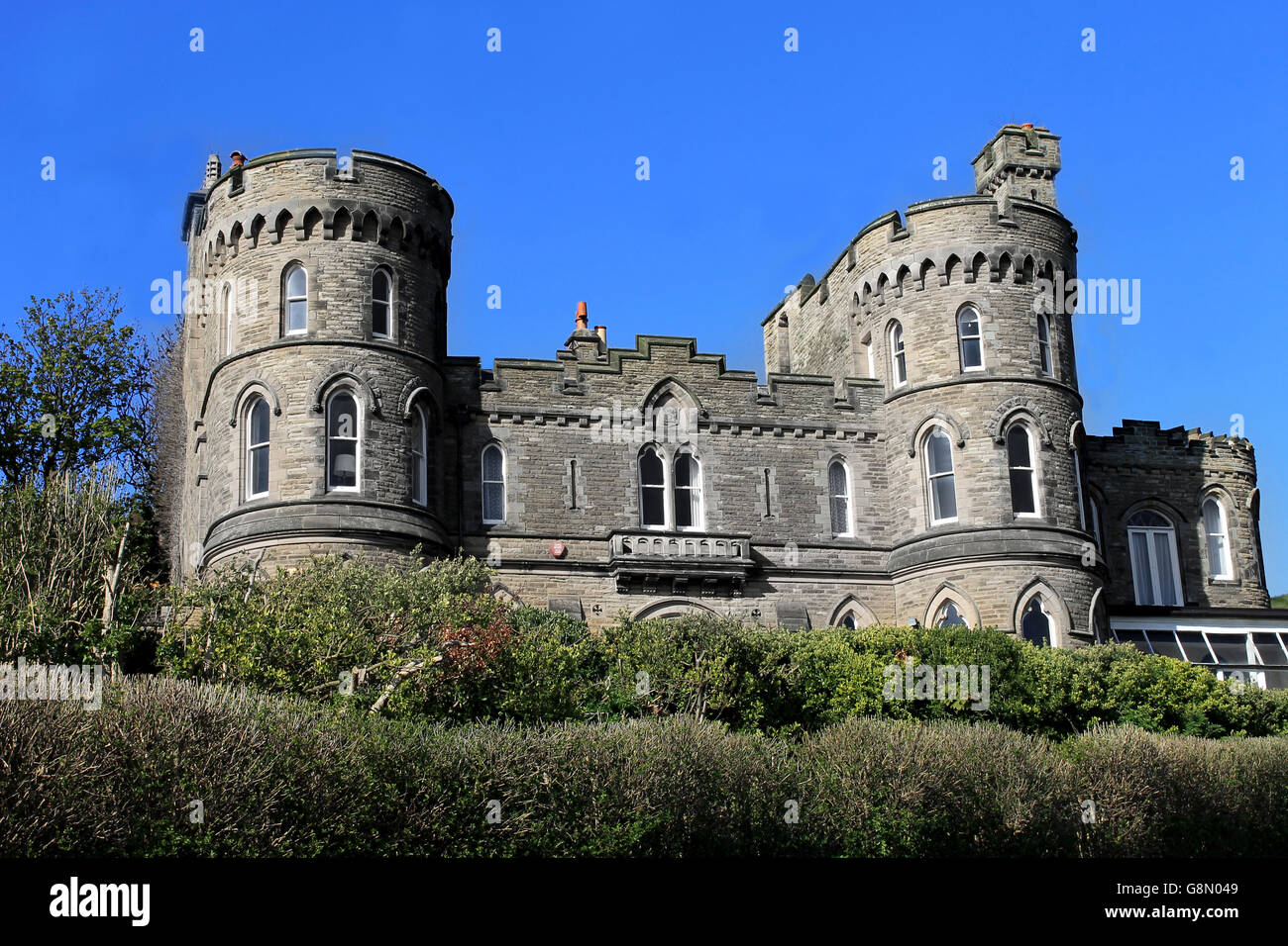 Storica casa inglese con torrette del Castello, Scarborough, in Inghilterra. Foto Stock