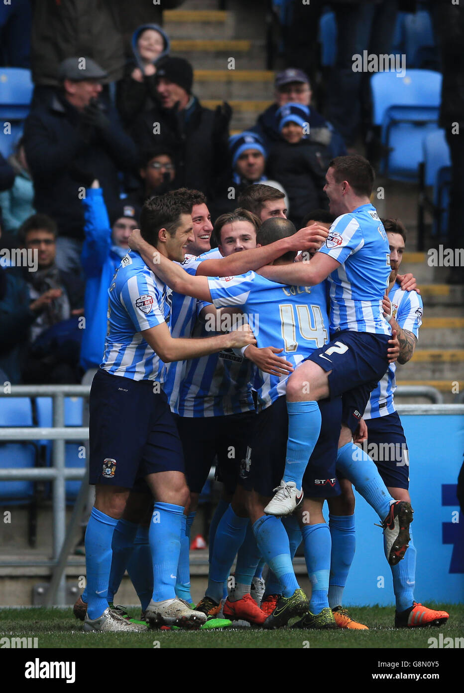 Coventry City / Bury - Sky Bet League One - Ricoh Arena. I giocatori di Coventry City Mob Baily Cargill dopo aver segnato il 2° gol contro Bury durante la vittoria del 6.0 Foto Stock
