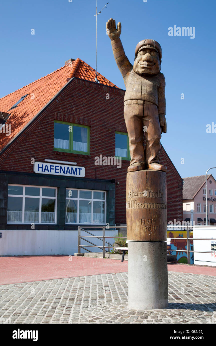 Fiete Foehr scultura, davanti all'Ufficio in porto, Wyk auf Foehr, Foehr isola, mare del Nord, Nord Frisia, Schleswig-Holstein Foto Stock