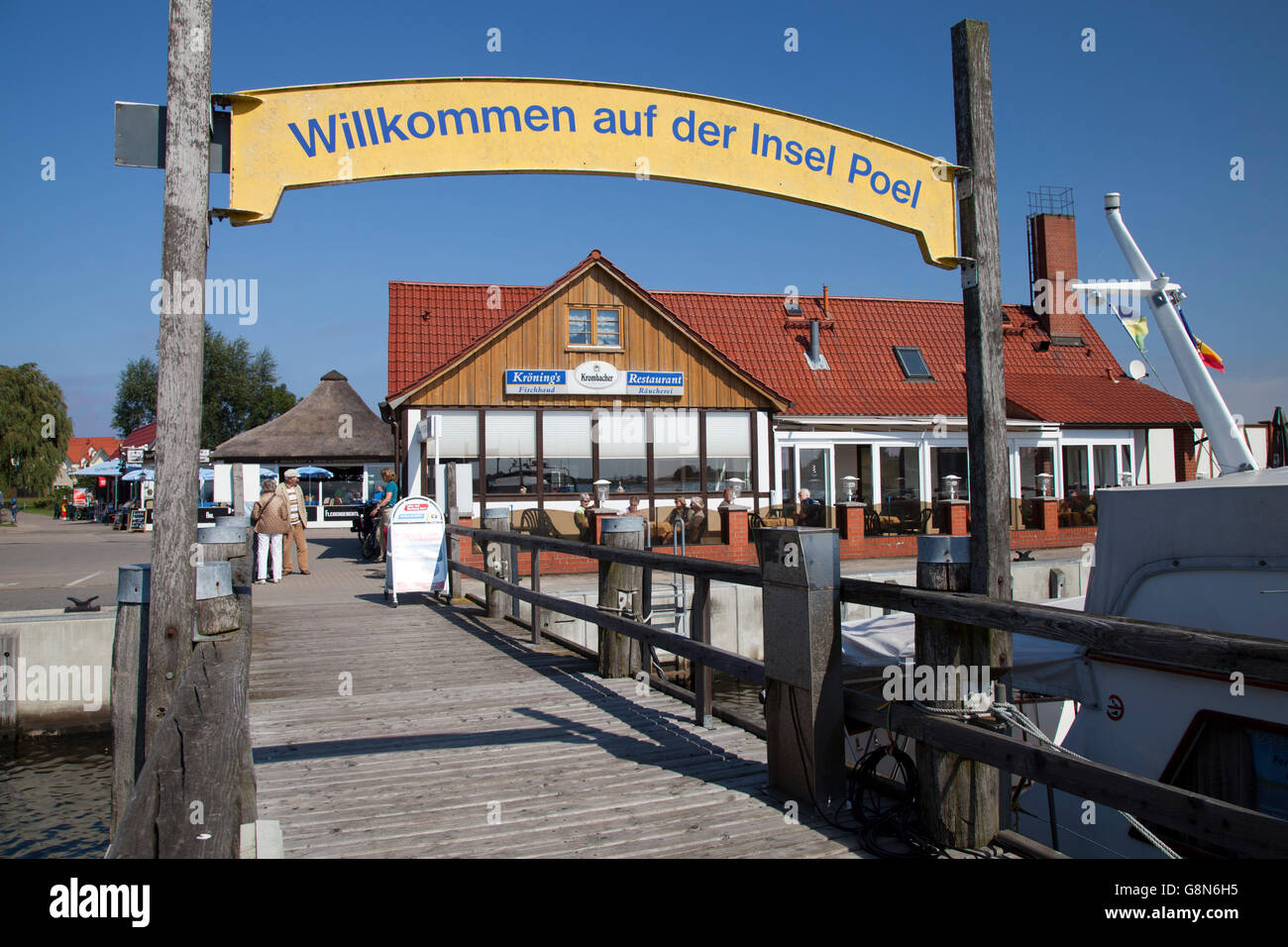 Ristorante al porto del Mar Baltico località di Kirchdorf, Poel Isola, Meclemburgo-Pomerania Occidentale Foto Stock