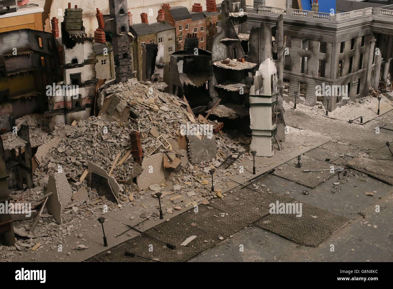 Un modello di replica di o'Connell Street a Dublino in rovina sul set di un terribile Hullabaloo, un nuovo film animato che racconta la storia di Vinny Byrne essendo un ragazzo soldato di 14 anni nel Rising di Pasqua. Foto Stock