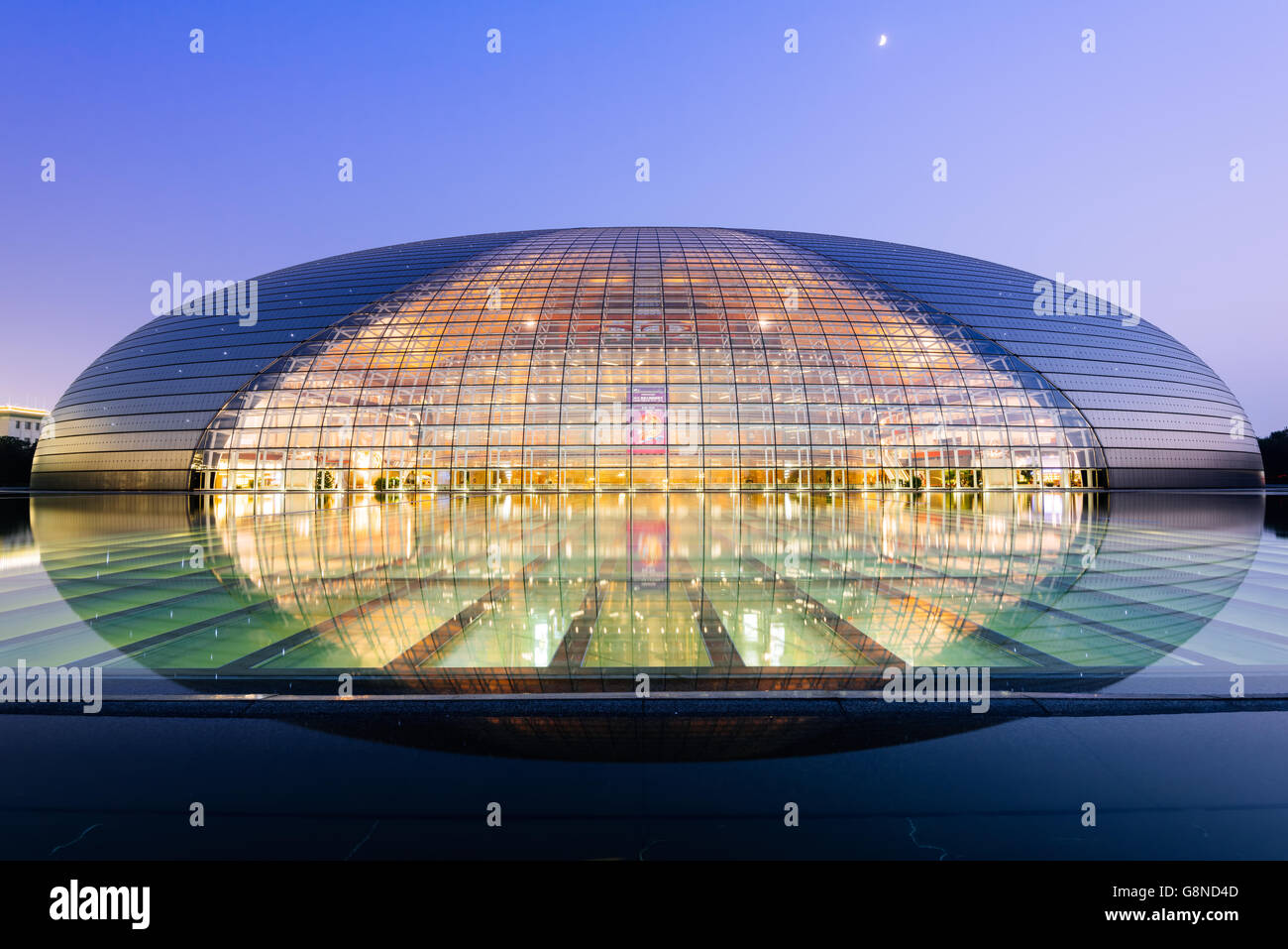 Pechino, Cina - 19 OTT 2015: Centro Nazionale per le Arti dello Spettacolo, colloquialmente descritto come il gigantesco uovo, Foto Stock