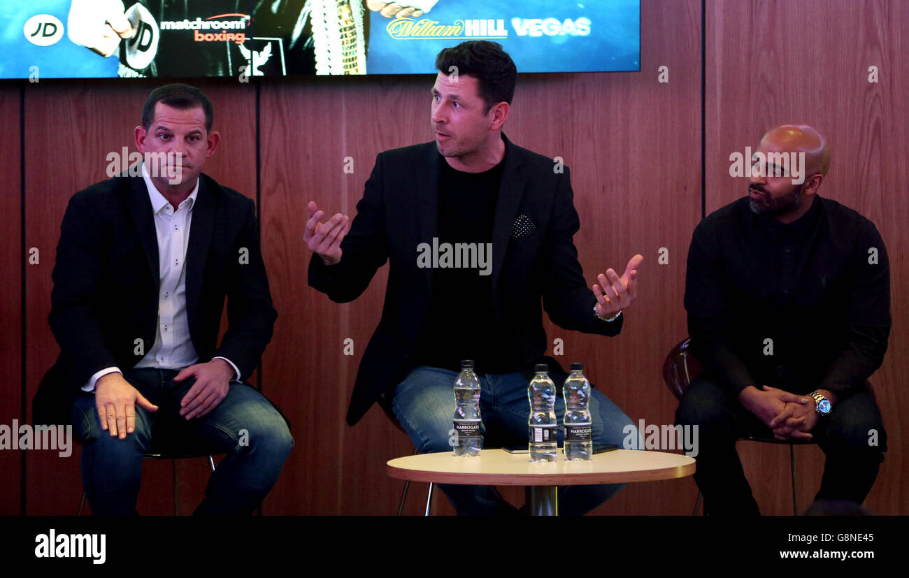 Spencer Oliver (a sinistra), Darren Barker (al centro) e Trainer Dave Coldwell durante un forum di tifosi al National Football Museum di Manchester. PREMERE ASSOCIAZIONE foto. Data immagine: Giovedì 25 febbraio 2016. Guarda la storia della PA CHE INSCATOLA Manchester. Il credito fotografico dovrebbe essere: Simon Cooper/PA Wire. Foto Stock
