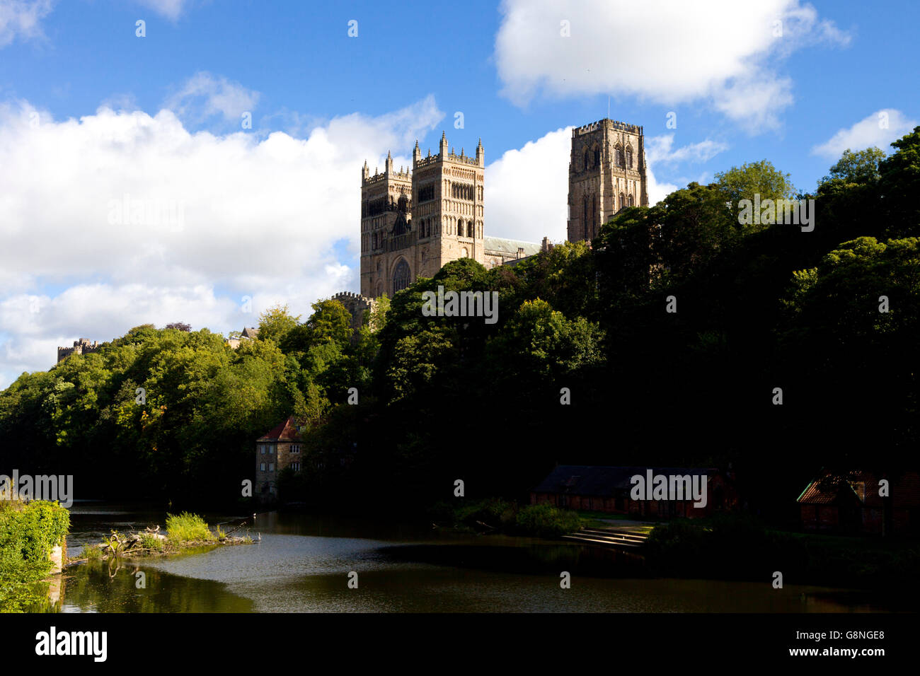 La Chiesa Cattedrale di Cristo, la Beata Maria Vergine e St Cuthbert di Durham sopra il fiume usura, Durham Inghilterra Foto Stock