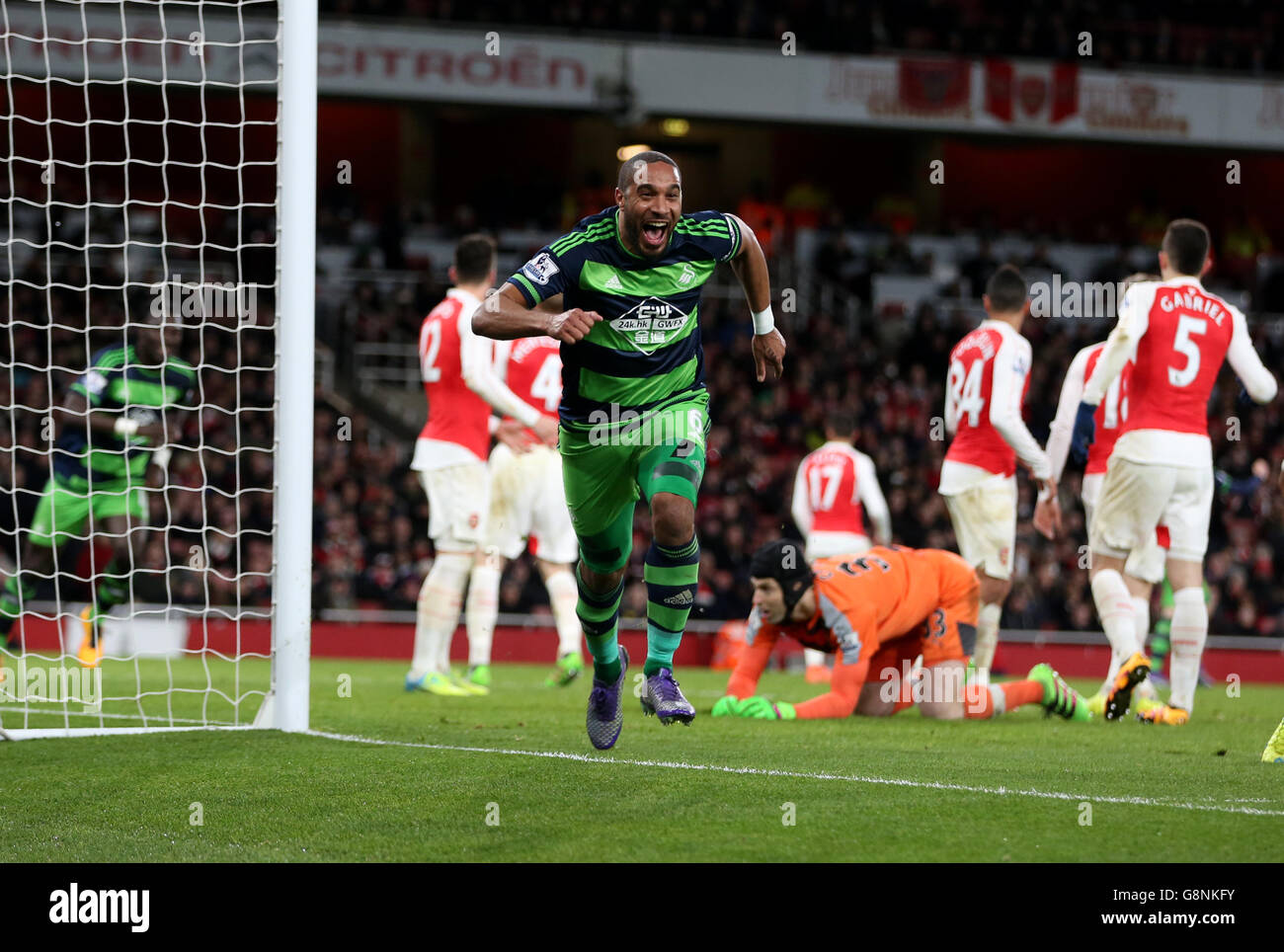 Arsenal / Swansea City - Barclays Premier League - Emirates Stadium. Ashley Williams di Swansea City festeggia il secondo gol del gioco del suo lato Foto Stock