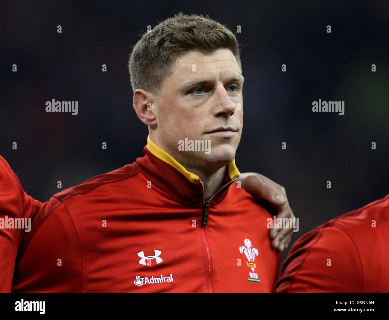 Wales Rhys Priestland durante la partita RBS Six Nations del 2016 al Principato di Cardiff. Foto Stock