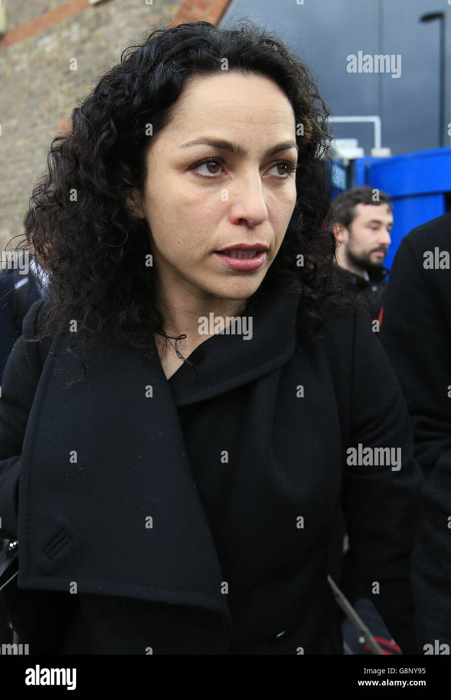 Eva Carneiro, ex dottore della squadra del Chelsea FC, lascia il Croydon Employment Tribunal dopo un'audizione privata in cui sostiene un licenziamento costruttivo contro il club della Premier League. Foto Stock