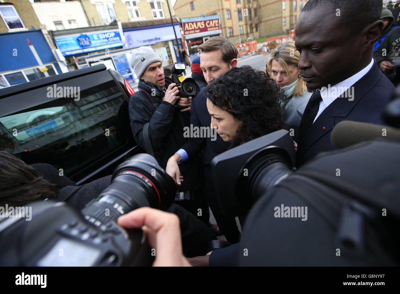 Eva Carneiro, ex dottore della squadra del Chelsea FC, lascia il Croydon Employment Tribunal dopo un'audizione privata in cui sostiene un licenziamento costruttivo contro il club della Premier League. Foto Stock