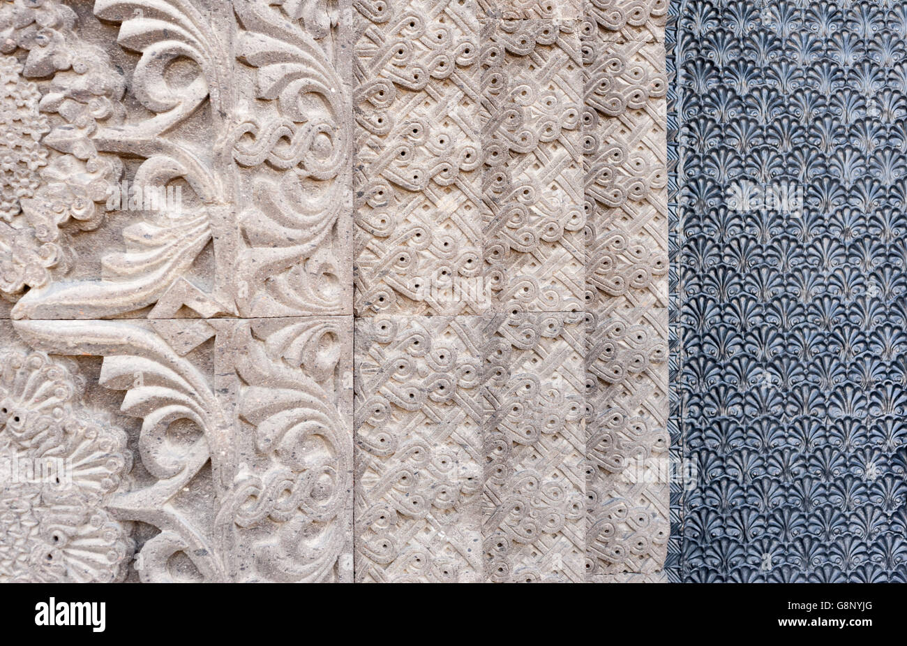 Porta di bronzo e la decorazione parietale di un bagno turco caravanseray Foto Stock