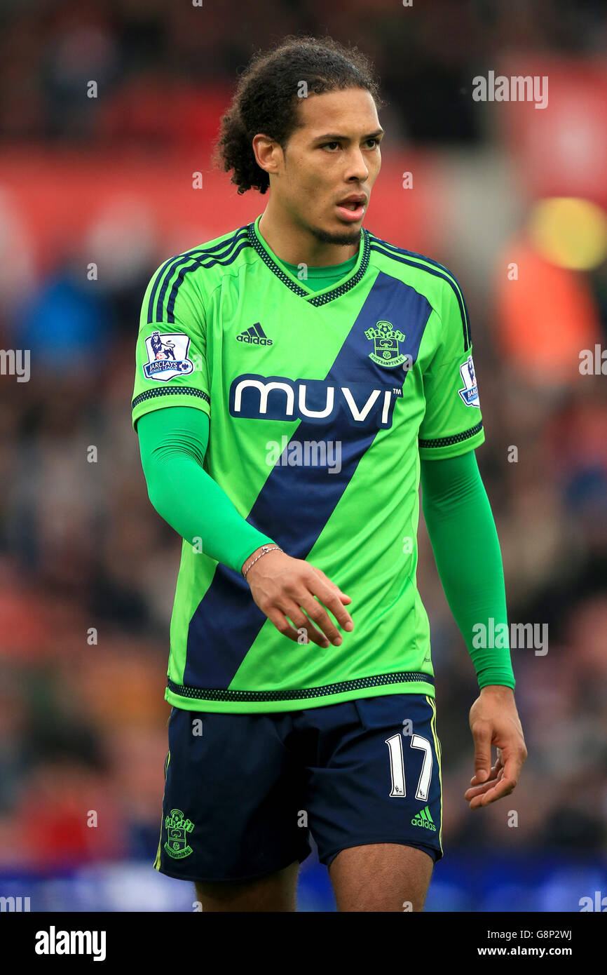 Stoke City / Southampton - Barclays Premier League - Britannia Stadium. Virgil van Dijk di Southampton Foto Stock