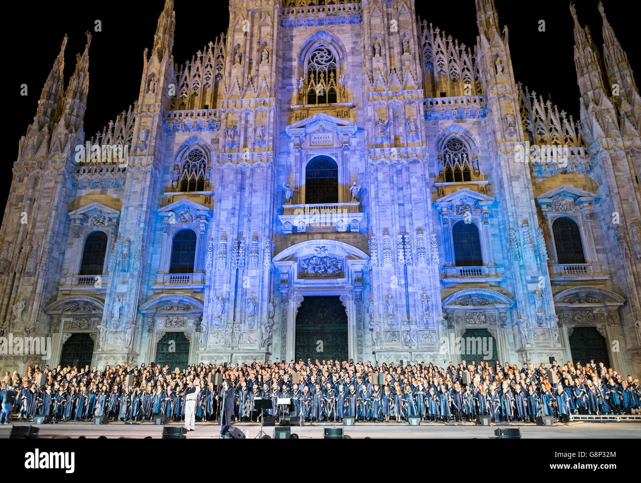 L'Italia, il Duomo di Milano, Italiano Gospel Choir, 500 coristi nel sagrato della chiesa Foto Stock