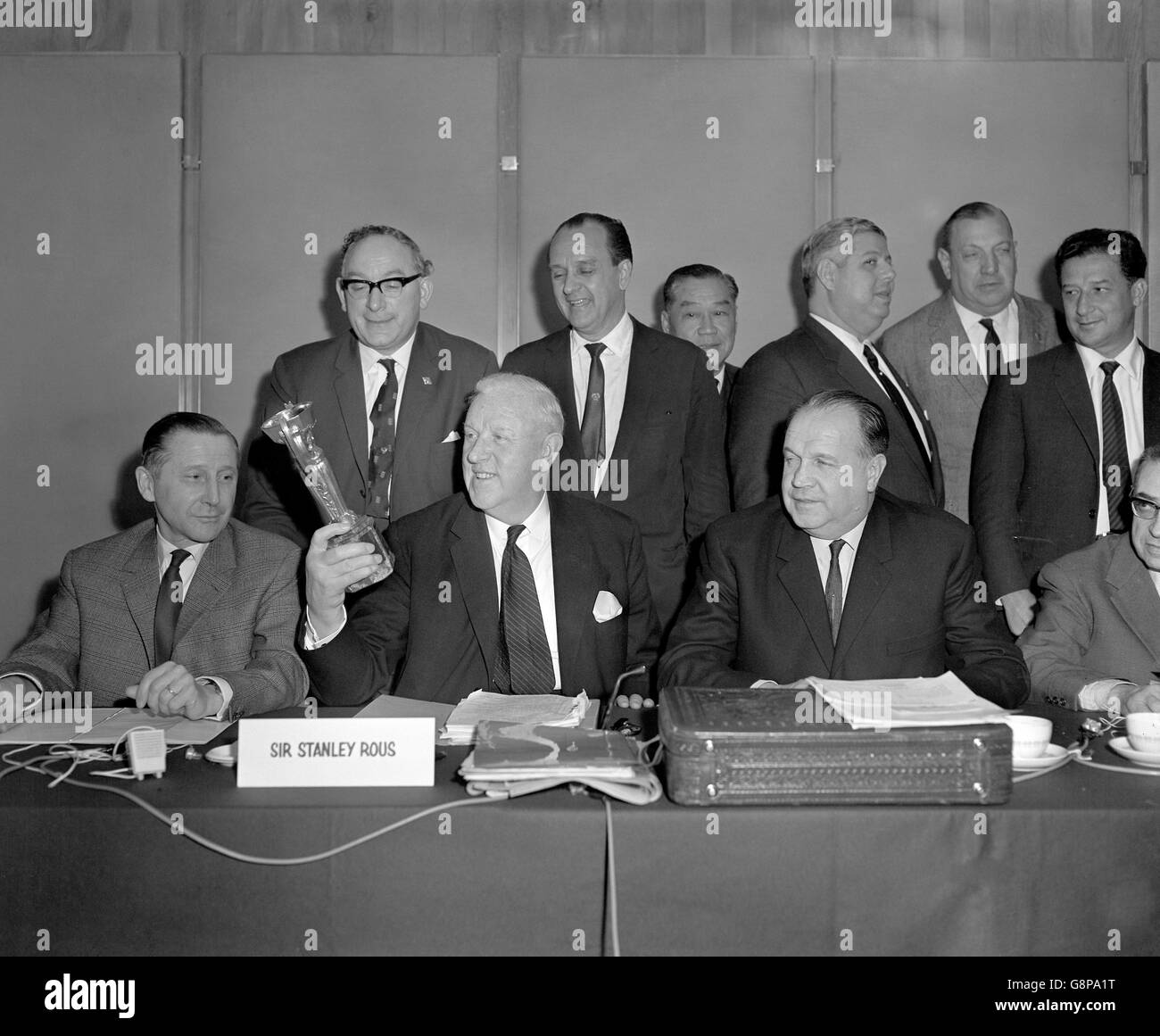 Calcio - Coppa del Mondo di calcio Inghilterra 1966 - Jules Rimet Trophy sbarca in Inghilterra - Royal Garden Hotel, Kensington Foto Stock