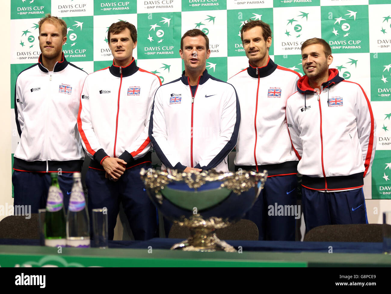 (Da sinistra a destra) in Gran Bretagna Dominic Inglot, Jamie Murray, capitano Leon Smith, Andy Murray e Dan Evans durante una sessione di allenamento alla Barclaycard Arena di Birmingham. Foto Stock