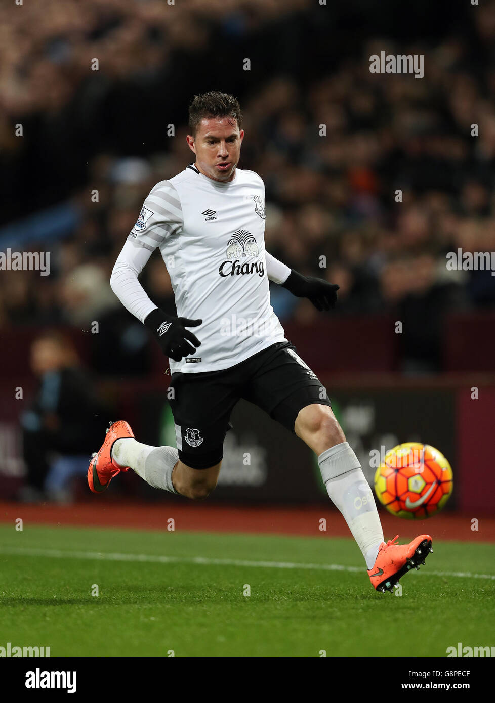 Aston Villa / Everton - Barclays Premier League - Villa Park. Bryan Oviedo di Everton durante la partita della Barclays Premier League a Villa Park, Birmingham. Foto Stock