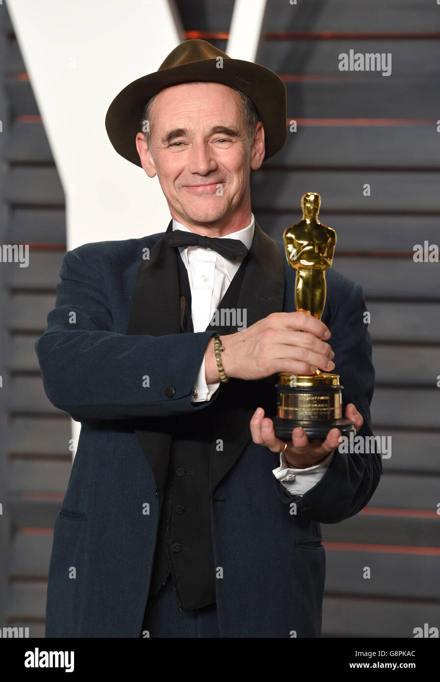 Mark Rylance arriva al Vanity Fair Oscar Party a Beverly Hills, Los Angeles, California, USA, 28 febbraio 2016. PREMERE ASSOCIAZIONE foto. Data immagine: Domenica 28 febbraio 2016. Guarda gli Oscar SHOWBIZ della storia di PA. Il credito fotografico deve essere: Filo PA/filo PA Foto Stock