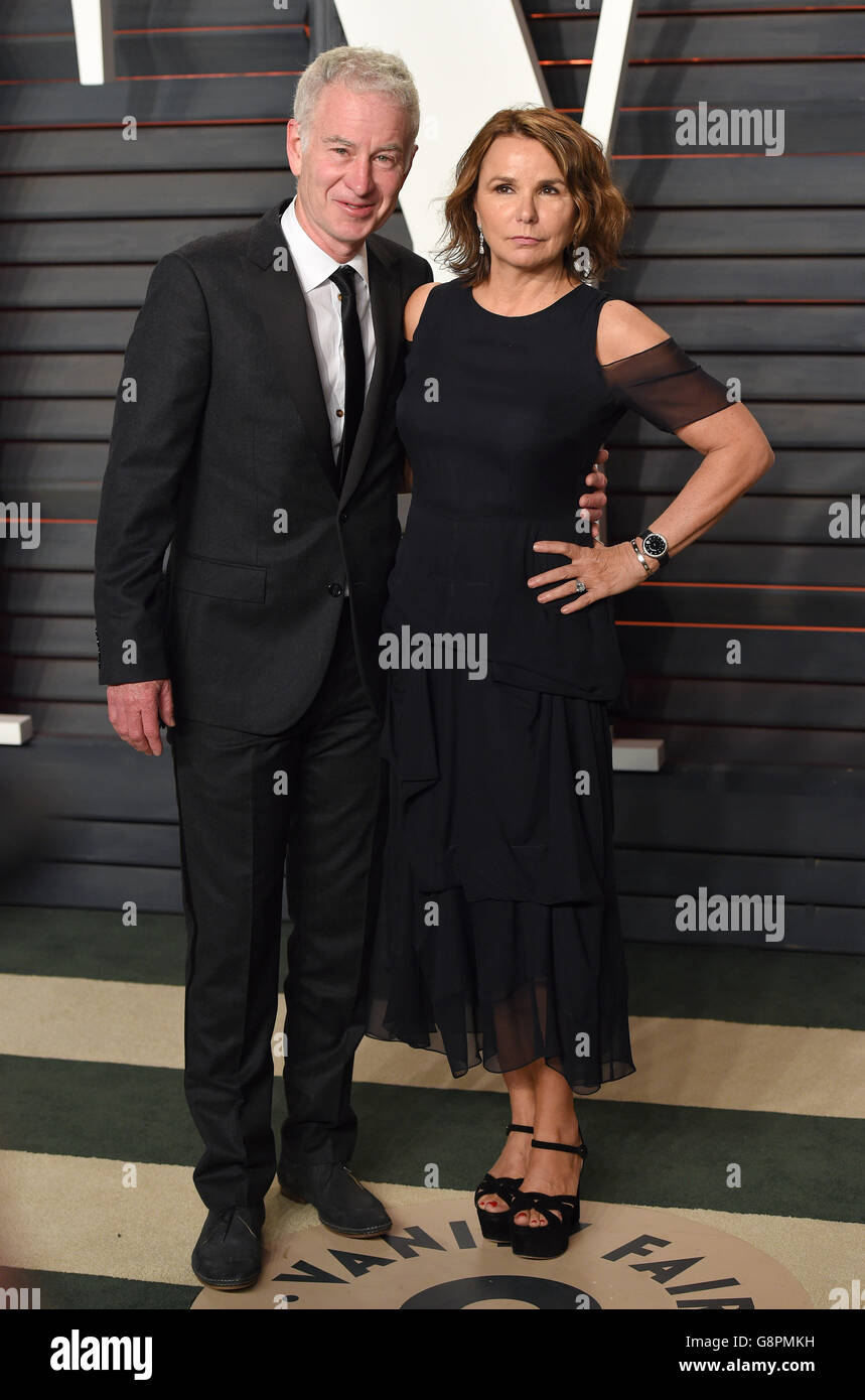 John McEnroe e Patty Smyth in arrivo al Vanity Fair Oscar Party a Beverly Hills, Los Angeles, CA, USA, febbraio 28, 2016. PREMERE ASSOCIAZIONE foto. Data immagine: Domenica 28 febbraio 2016. Guarda gli Oscar SHOWBIZ della storia di PA. Il credito fotografico deve essere: Filo PA/filo PA Foto Stock