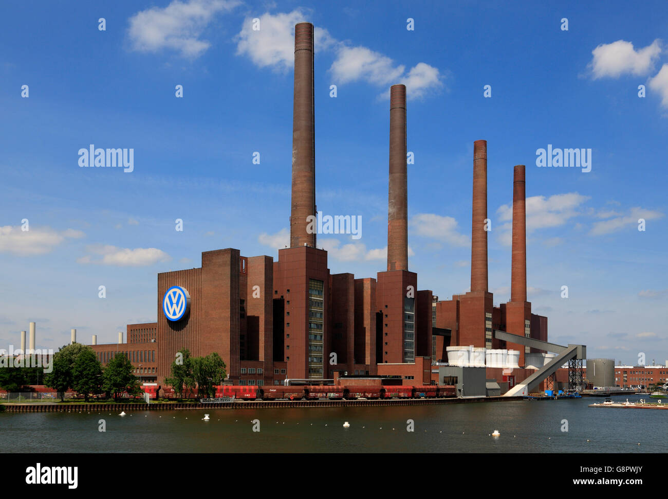 Wolfsburg, stazione di potenza della Volkswagen factory al Mittelland Canal, Bassa Sassonia, Germania, Europa Foto Stock