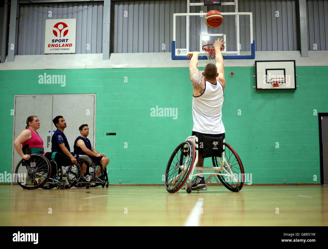Sessione di allenamento della squadra di basket in sedia a rotelle del Regno Unito Una sessione di allenamento per la squadra di basket in sedia a rotelle davanti agli Invictus Games di Orlando Foto Stock