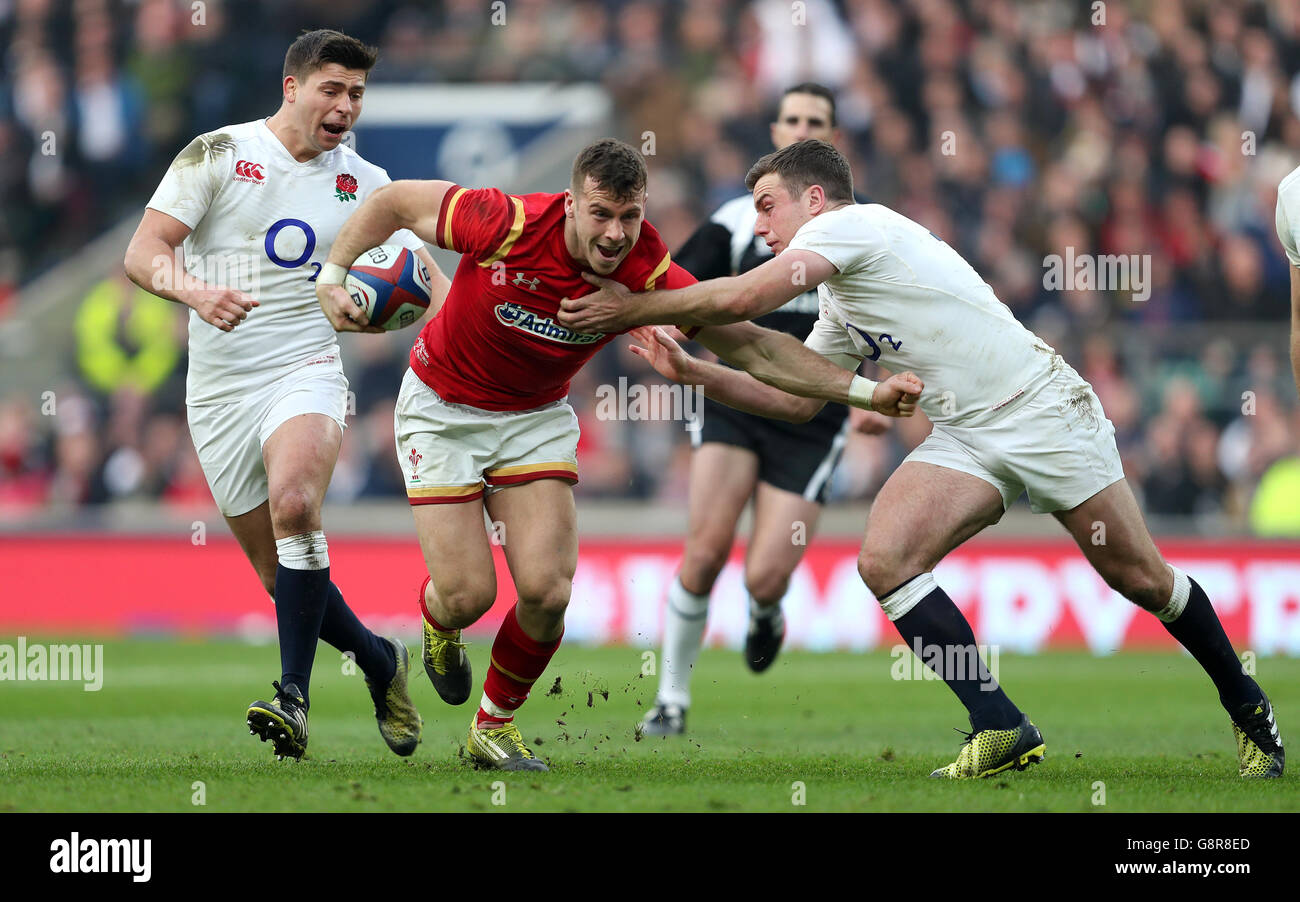 Wales Gareth Davies durante la partita RBS Six Nations 2016 al Twickenham Stadium, Londra. Foto Stock