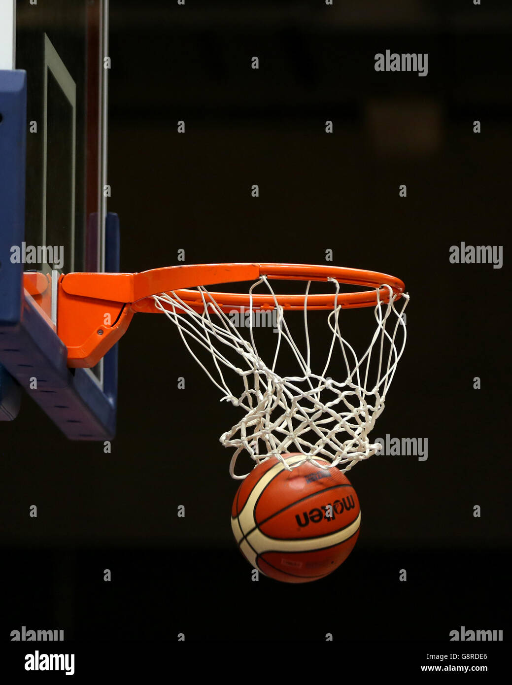 Great Britain Women / Montenegro Women - EuroBasket Women 2017 - Qualifying Group C - Belle Vue Leisure Centre. Una vista generale di un basket e di un cerchio Foto Stock