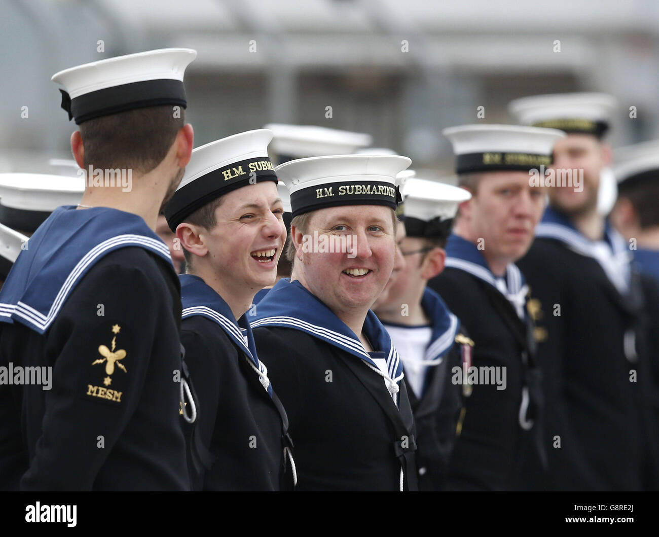 Sottomarini in vista di una cerimonia di messa in servizio presso la base navale di Faslane, sulla Clyde, dove il sommergibile nucleare da 7,400 tonnellate ha aderito ufficialmente alla flotta della Royal Navy. Foto Stock