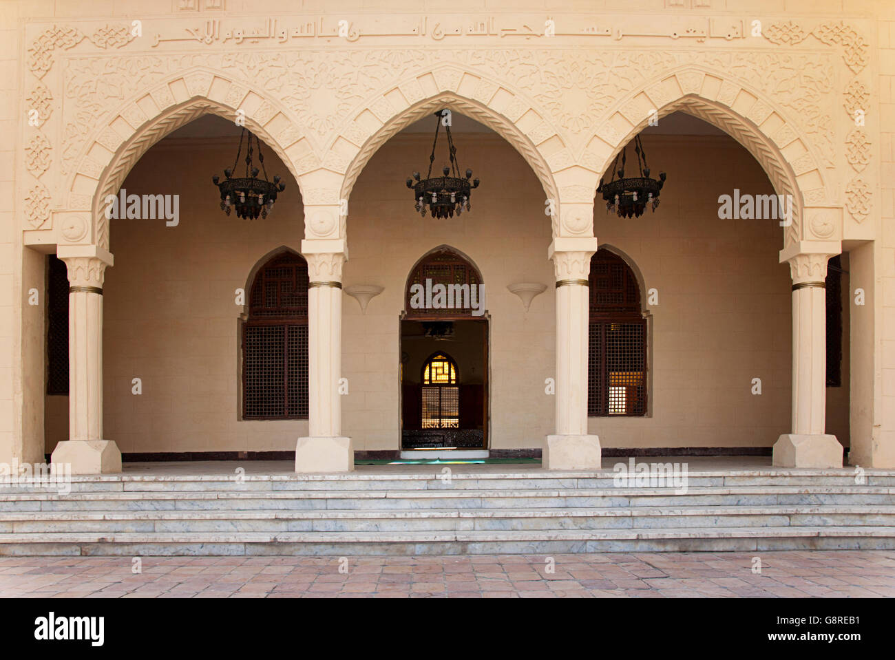 In Medio Oriente la moschea musulmani ingresso con le porte aperte Foto Stock