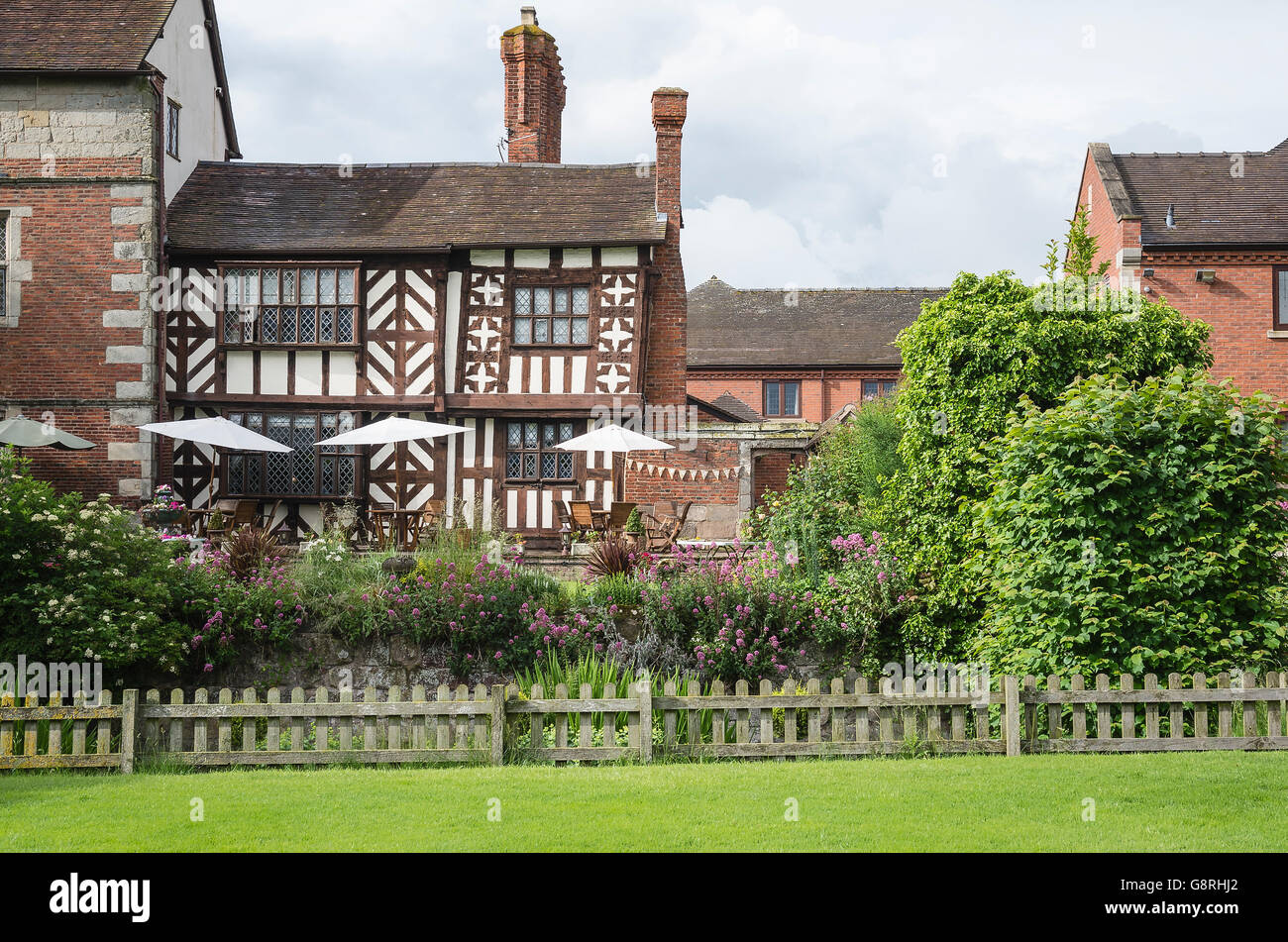 Albright Hussey Manor Hotel mostra vecchia parte di Tudor con mezza-struttura con travi di legno Foto Stock