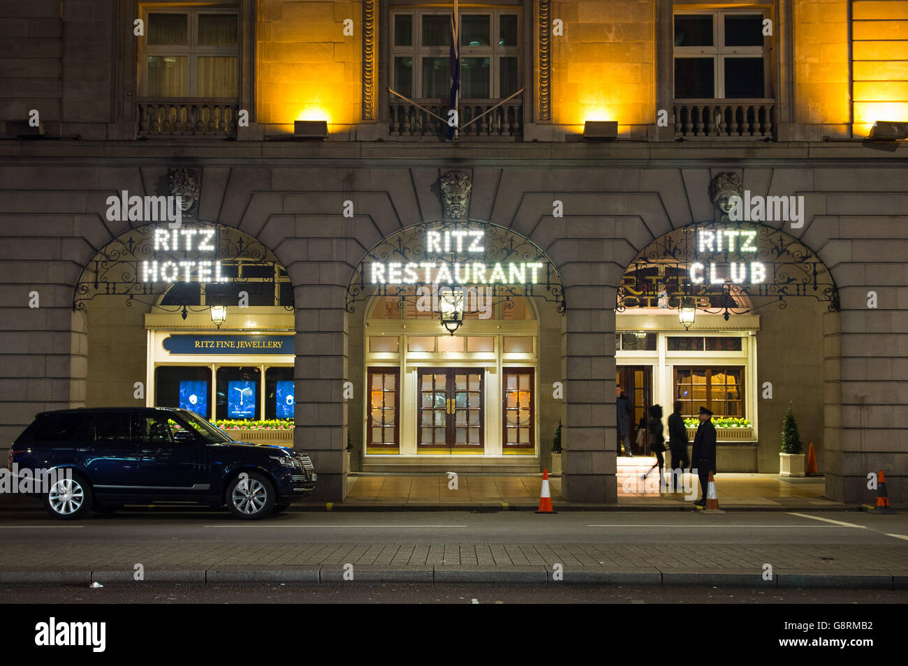 Il Ritz Hotel di Londra, che avrà le luci spente per un'ora stasera per segnare l'ora della Terra del WWF, aumentando la consapevolezza circa il cambiamento climatico. Foto Stock