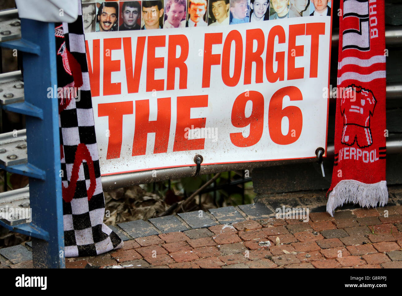 Sheffield Wednesday v Charlton Athletic - Sky Bet Championship - Hillsborough. Un banner 'non dimenticare mai il 96' Foto Stock